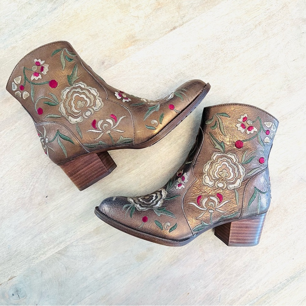 Floral Embroidered Boots